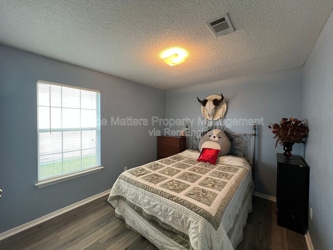 Building Photo - 2439 Redoubt Ave