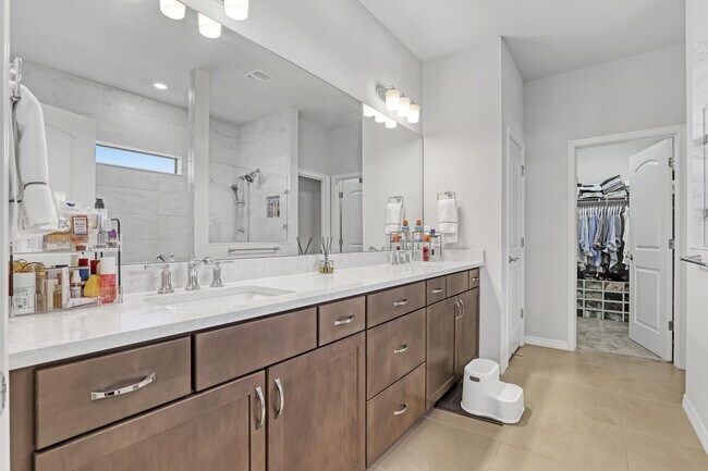 Building Photo - 4740 Chantilly Rd