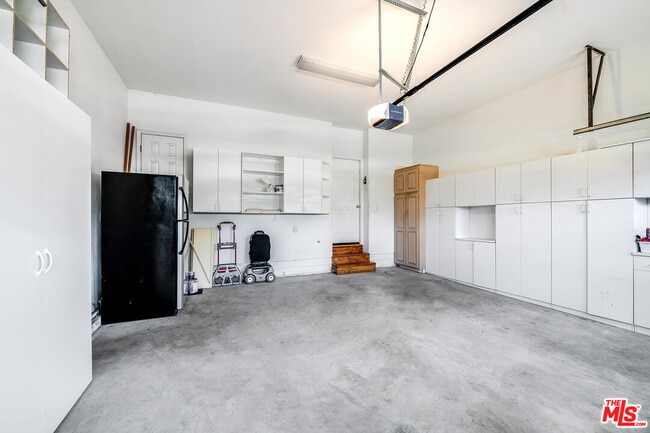 Building Photo - 6074 W 75th Pl