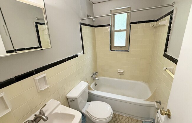 Building Photo - 362 Probasco St