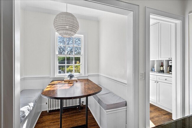 Building Photo - Manor Woods 5 Bedroom 2.5 Bathroom Colonial Home