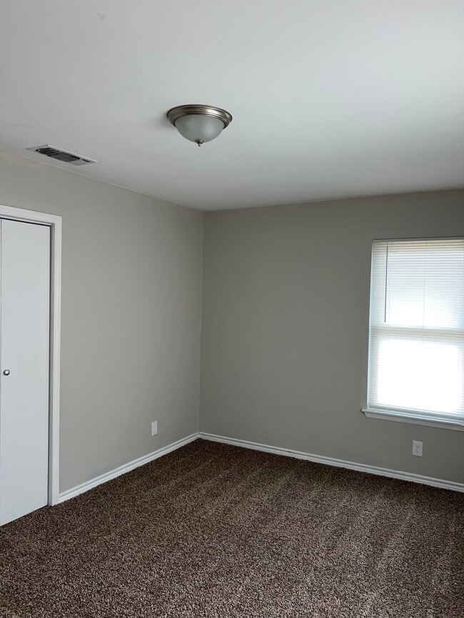 Building Photo - 206 Balboa Dr