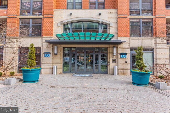 Building Photo - 1021 N Garfield St