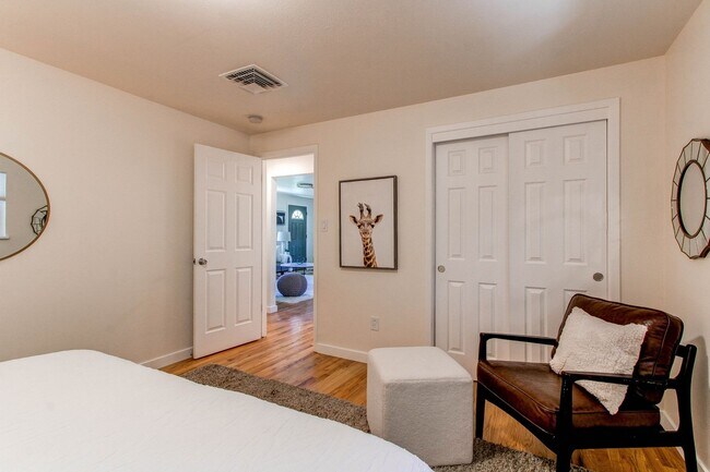 Building Photo - Charming 2BR Duplex in Lakewood by Crown H...
