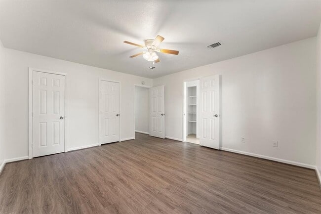 Building Photo - 2102 Whitelaw Dr