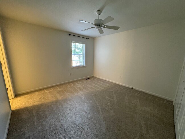 Building Photo - Nice Brick 2/2.5 Townhome in Atlanta- $2,750