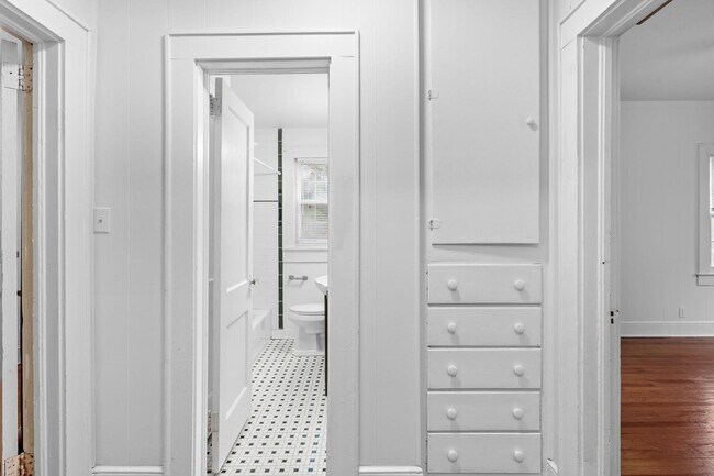 Building Photo - 557 Beverly Ct