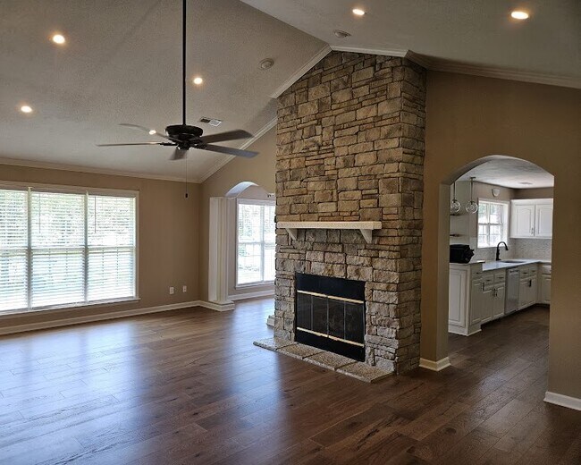 Building Photo - 350 Swindall Cir