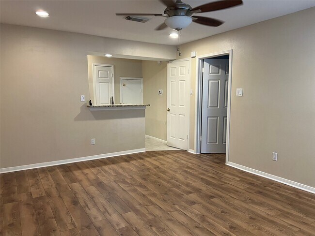 Building Photo - 837 Wax Myrtle Ln