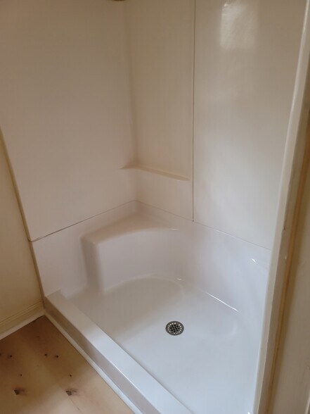 Building Photo - 146 Mills Rd