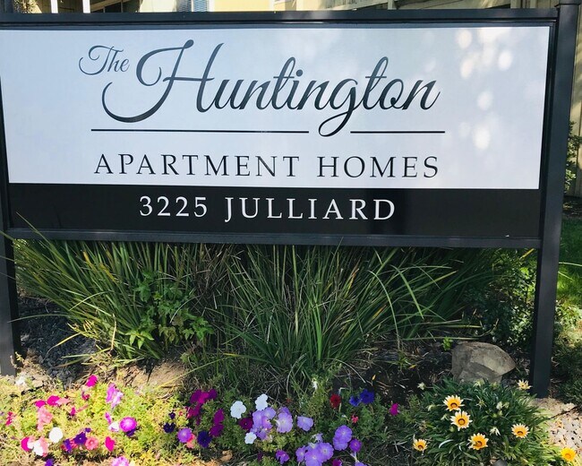 Interior Photo - The Huntington Apartments