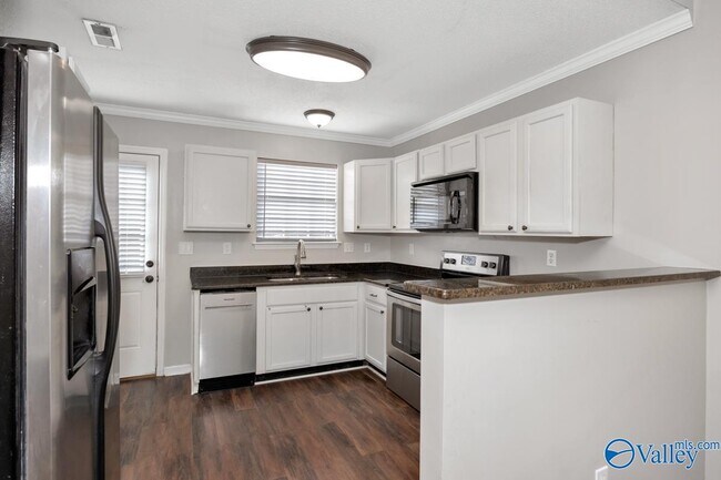 Building Photo - 103 N W Sugar Bluff Ln