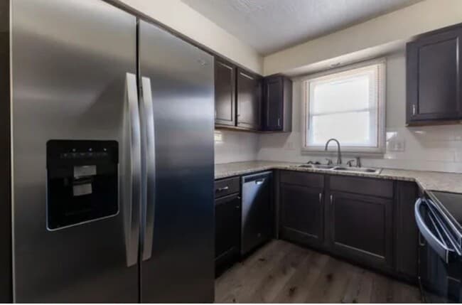 Building Photo - PRELEASING FOR MAY 2026!! Gorgeous 2 bedroom 2 Bath 2 Car Garage Duplex!!