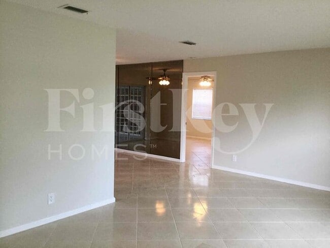 Building Photo - 7131 NW 46th Ct