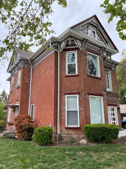 Building Photo - 486-1 E 3rd Ave