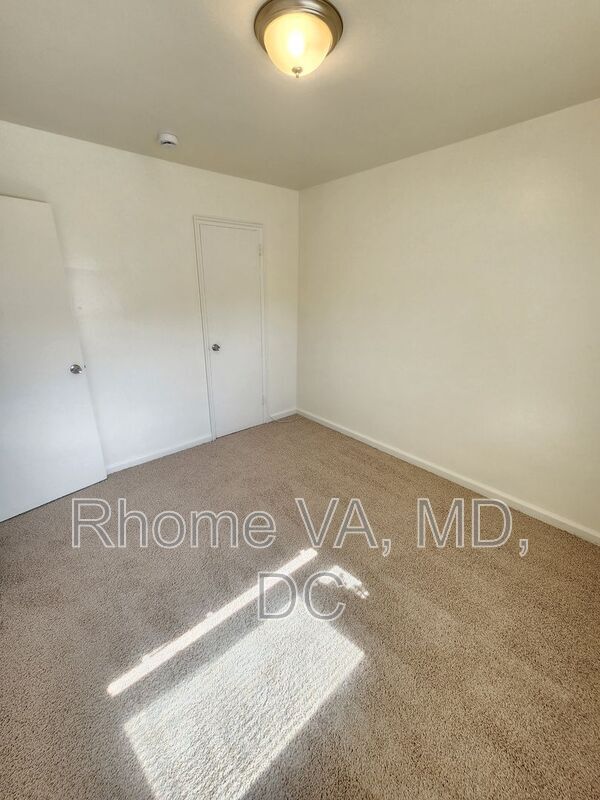 Building Photo - 6192 Greenwood Dr