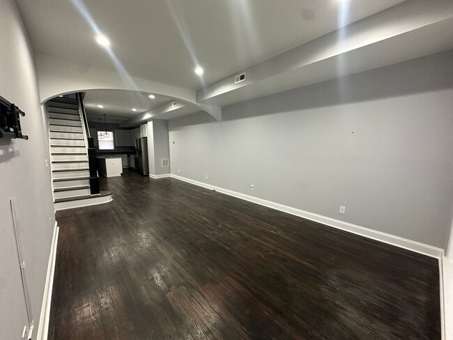 Building Photo - 407 N Lakewood Ave