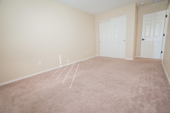 Building Photo - Stunning 2-Story Home in the Holiday Community!