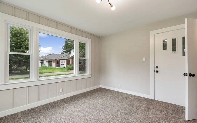 Building Photo - Modern 4 Bedroom Home with Granite Kitchen & Tiled Baths