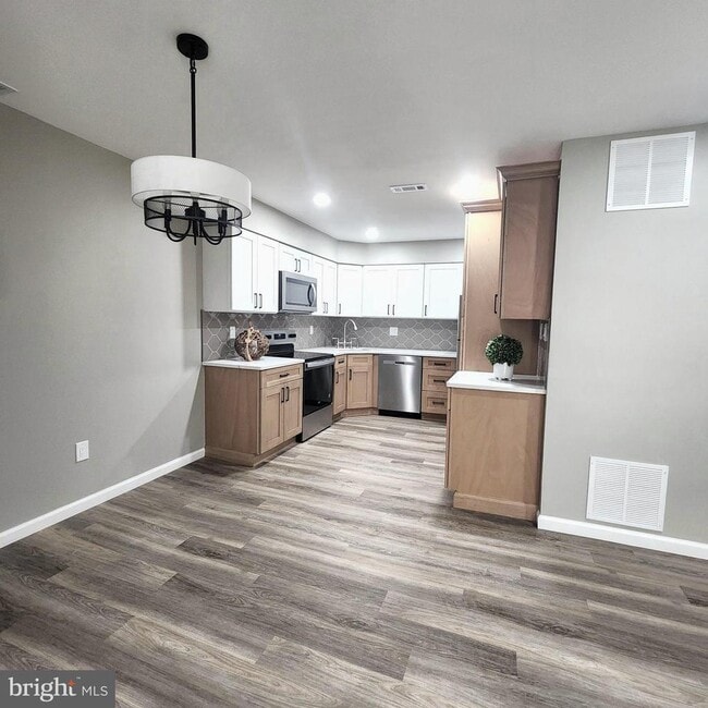 Building Photo - 16 Pickwick Pl