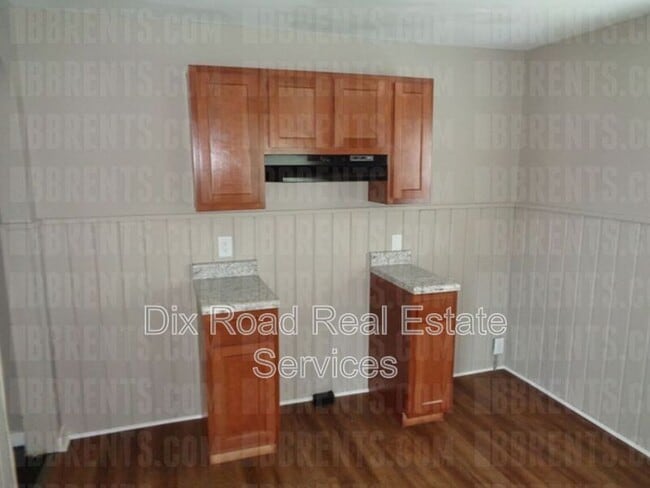 Building Photo - 1255 Hooven Ave