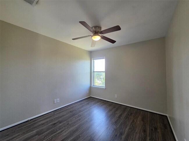 Building Photo - 2200 Katy Ln