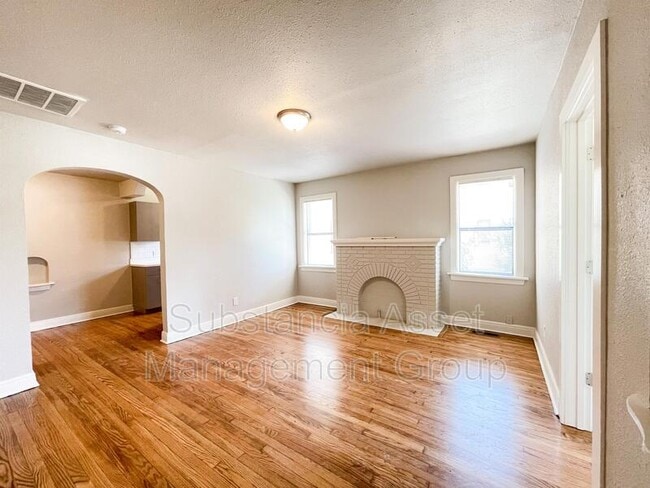 Building Photo - 835 East Dr