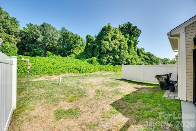 Building Photo - 440 Battery Cir