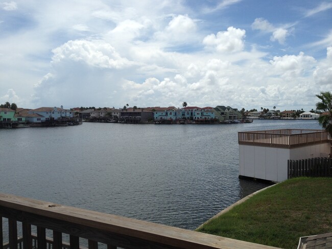 Building Photo - PADRE ISLAND HOME - EXTRA WIDE CANAL!