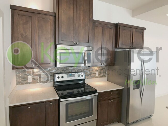 Building Photo - 3 Bed/2 Bath Townhome in Mcallen TX