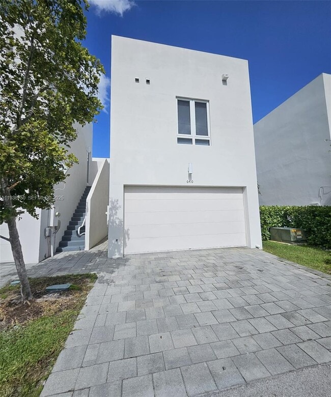 Building Photo - 6410 NW 105th Pl