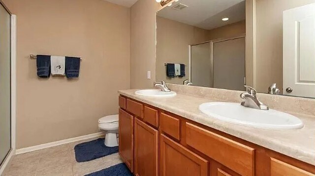 Master bath - 407 NE 46th St