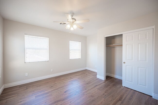 Building Photo - Beautiful 4 Bedroom 2.5 bath Home in the Southwest!