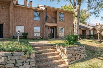 Building Photo - 5821 Hollytree Dr