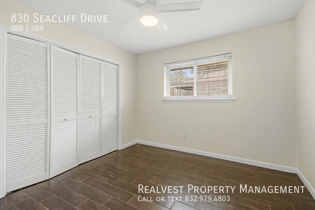 Building Photo - 830 Seacliff Dr