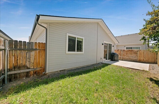 Building Photo - West Boise Bungalow with Modern Upgrades &...