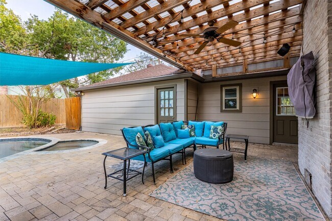 Building Photo - 14602 Oak Bend Dr