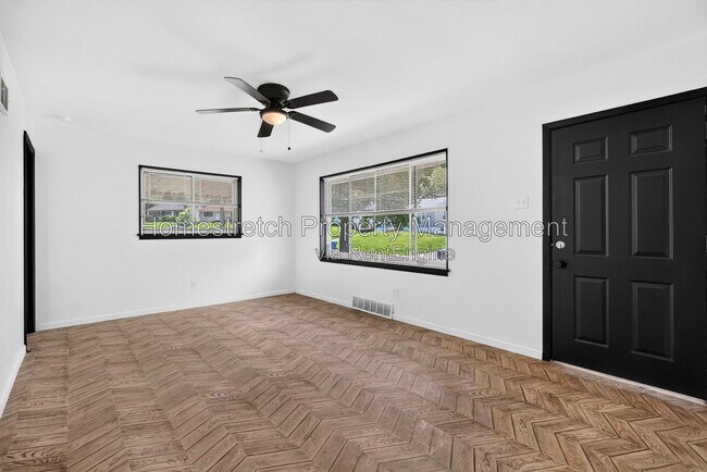 Building Photo - 5544 Sapphire Ave