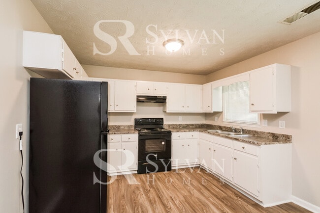 Building Photo - Cute, cozy and comfortable