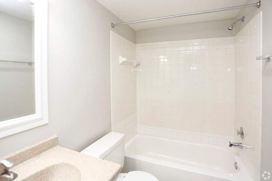Bathroom - Lake View Shores Apartments
