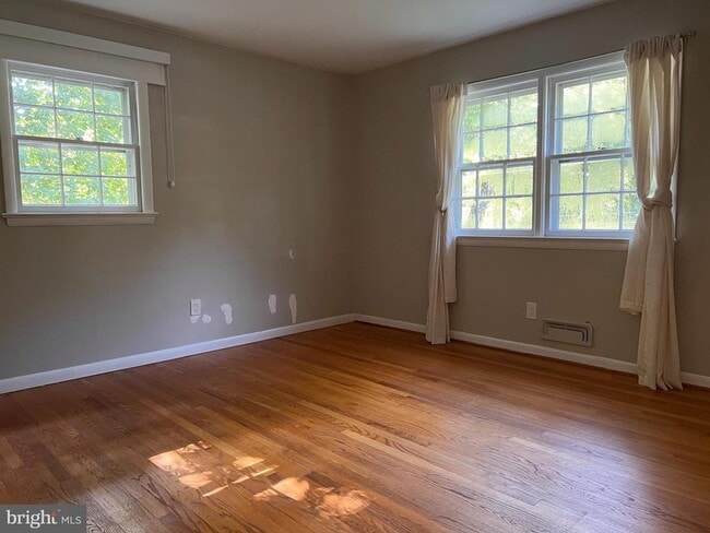 Building Photo - 9104 Hamilton Dr