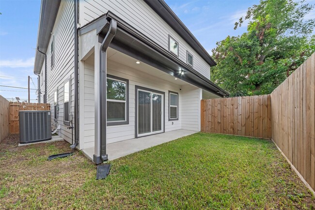 Building Photo - 837 W Little York Rd