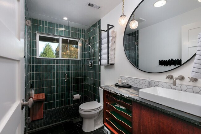Building Photo - 4264 Belmont Dr