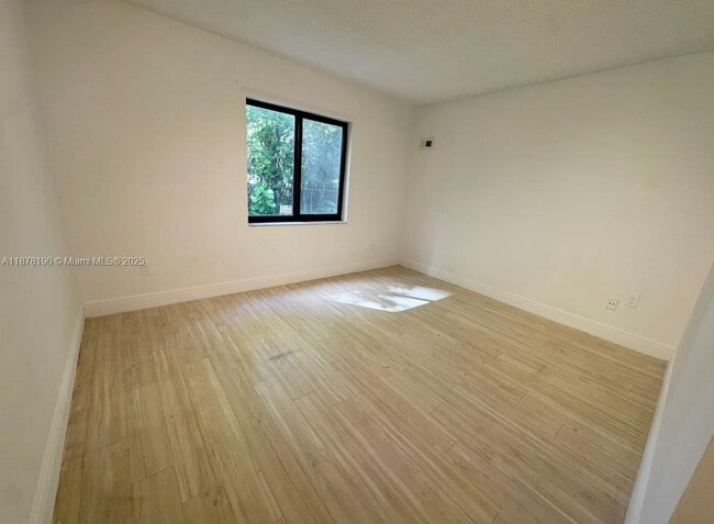 Building Photo - 2201 Brickell Ave