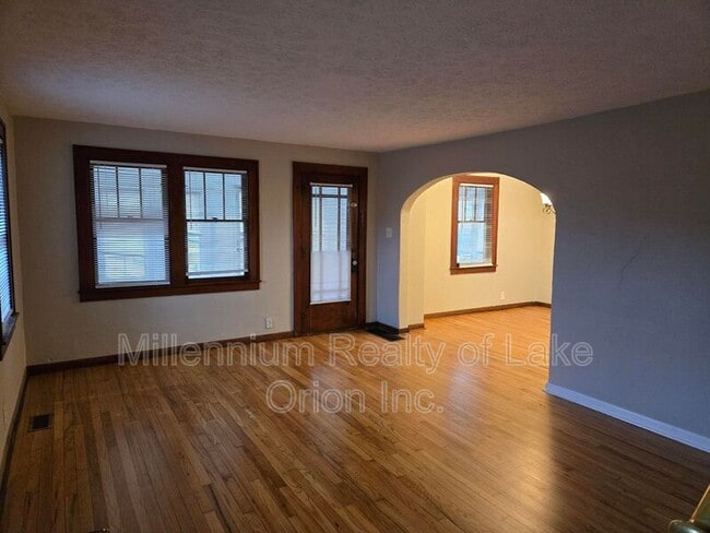 Building Photo - 30 E Beverly Ave