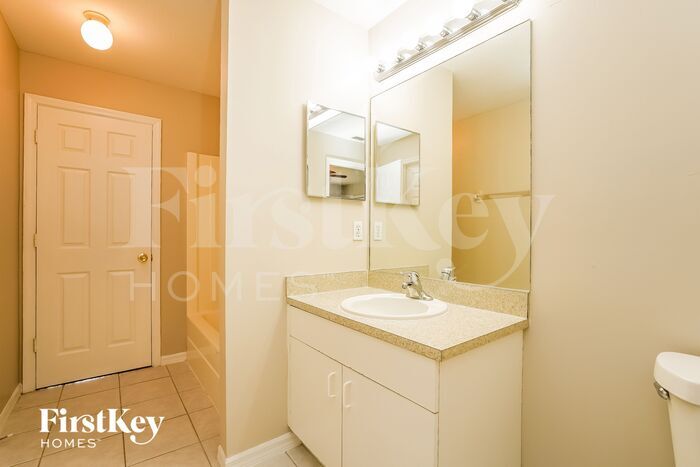 Building Photo - 2709 SW 4th Ave