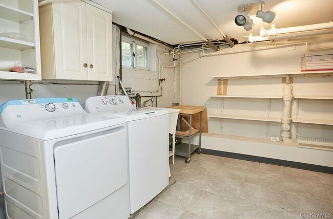 Building Photo - 14 Redbrook Rd