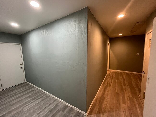 Building Photo - 5708 Cochran Dr