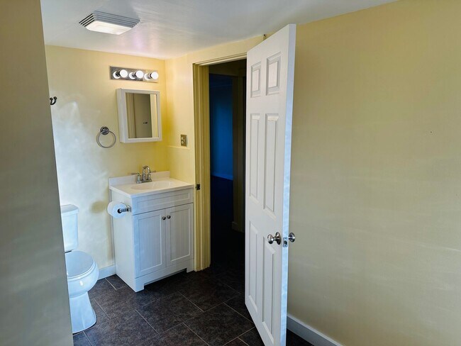 Building Photo - 720 1/2 S. 32nd St.