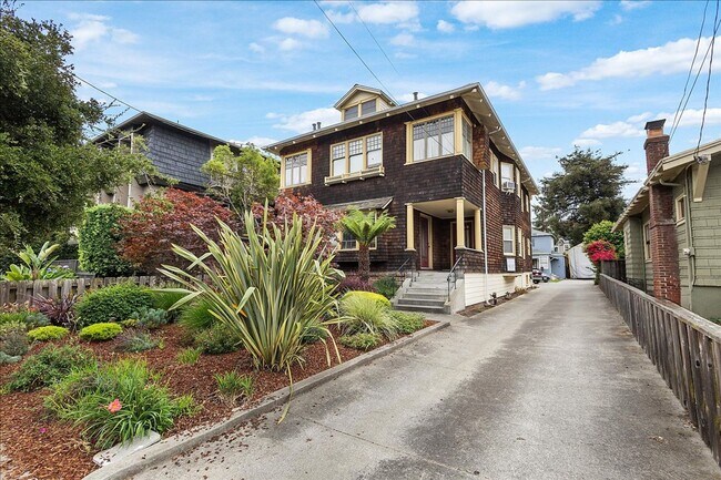 Primary Photo - 2148 Santa Clara Ave